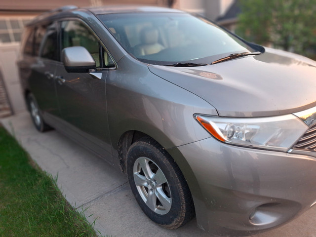 Family van in Cars & Trucks in Calgary - Image 3
