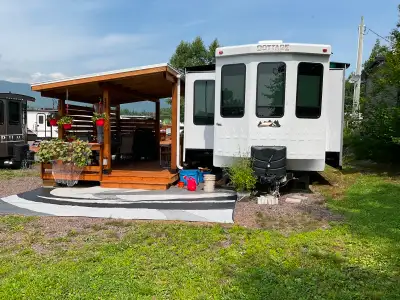 Le confort d’un chalet à une fraction du prix – Superbe roulotte de parc à vendre. Cette magnifique...