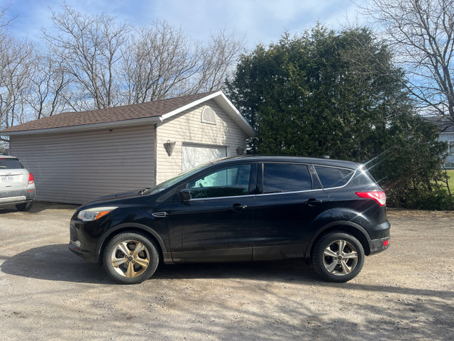 Ford escape SE in Cars & Trucks in Gatineau - Image 2