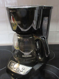 Black and Decker 12 Cup Programmable Coffeemaker Model CM1105