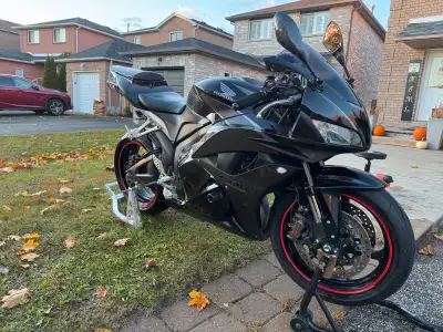 Will trade for Harley Davidson Low Rider 2009 Honda CBR600RR ABS Brand new front and rear tire Yoshi...