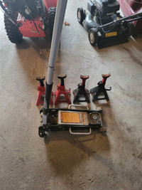 Hydraulic floor jack and 4 stands