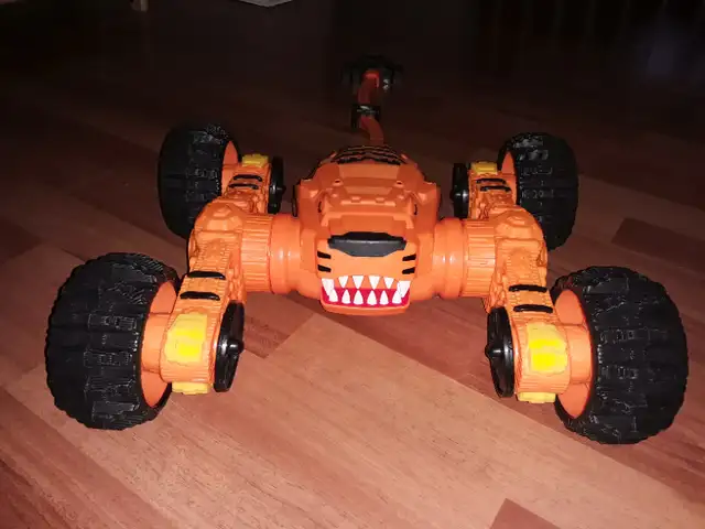 remote control "Tiger" climber in Toys & Games in Hamilton - Image 3
