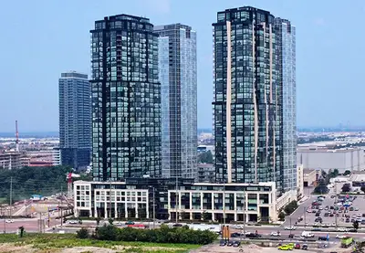 Luxury Spacious 2 BD 2 Full WR + Den Condo In New Vaughan