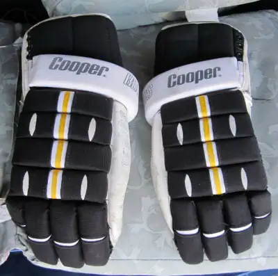 Vintage Hockey Gloves Cooper BDS, View more