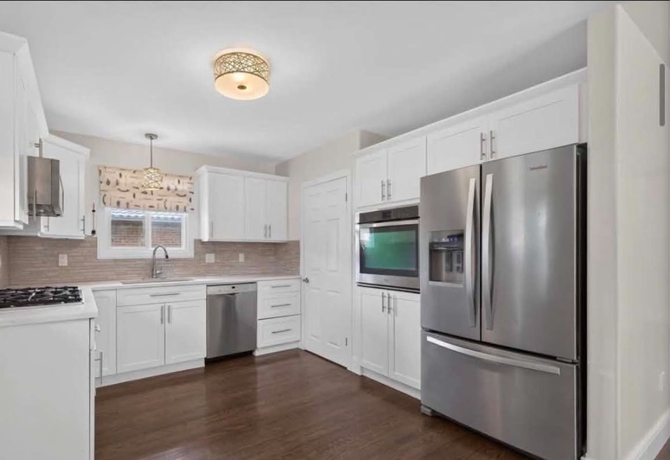 3 Bedroom & 1 Bathroom for Rent All Utilities Included! 3