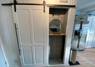 Maison en ‘A’ a louer a partir de maintenant. La maison est entièrement meublée et pleinement fontio...