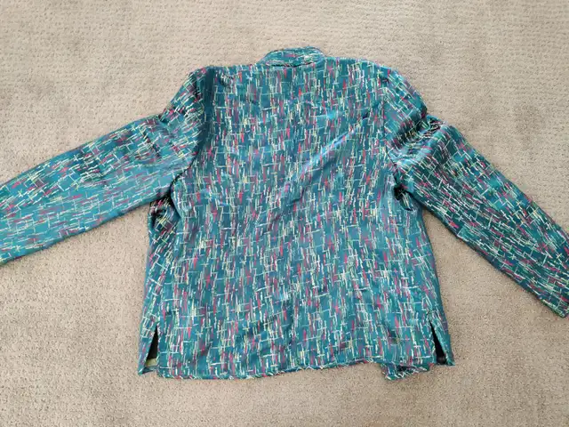 Women Chinese Green Top Blazer / Dress Suit Jacket - Size: Small in Women's - Tops & Outerwear in Calgary - Image 8