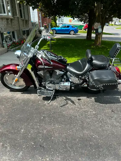 Selling my wife's Honda vtx1300t. This bike comes with a Mustang seat installed, along with a cover,...