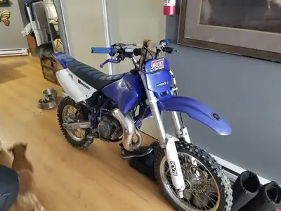 yamaha yz 85 2005 2t moteur neuf 12h de rouler Vforces 4r ligne fmf gold séries a grandeur pneu arri...