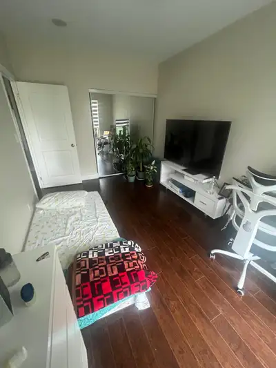 Spacious Bedroom with Private Washroom Available for Rent – August 1 A large and spacious private be...