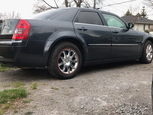 Chrysler 300 Limited in Cars & Trucks in St. Catharines - Image 8