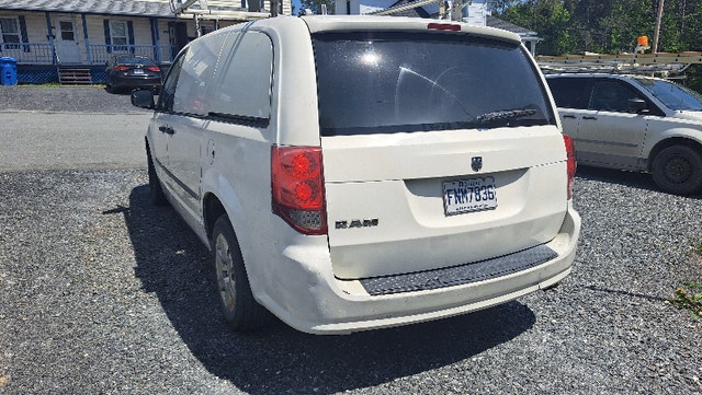 dodge caravan 2012 — photo 2