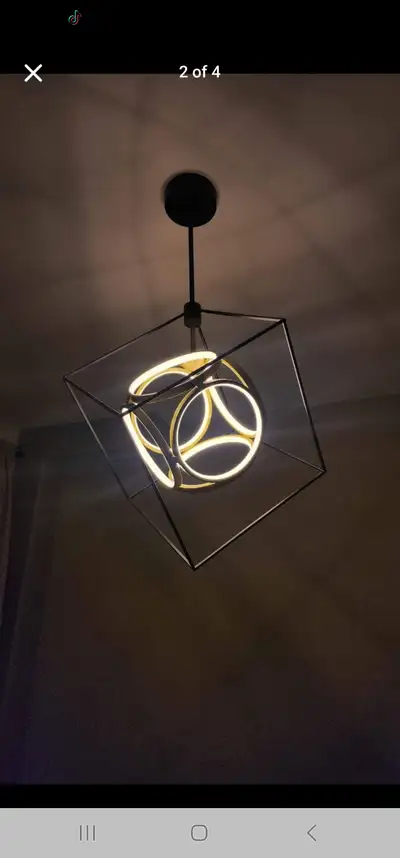 Lampe chandelier comme neuf led payez plus de 400$, View more