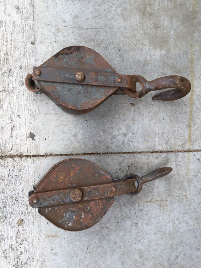 2 Vintage Steel Double Pulleys $75 Each in Arts & Collectibles in Trenton - Image 2