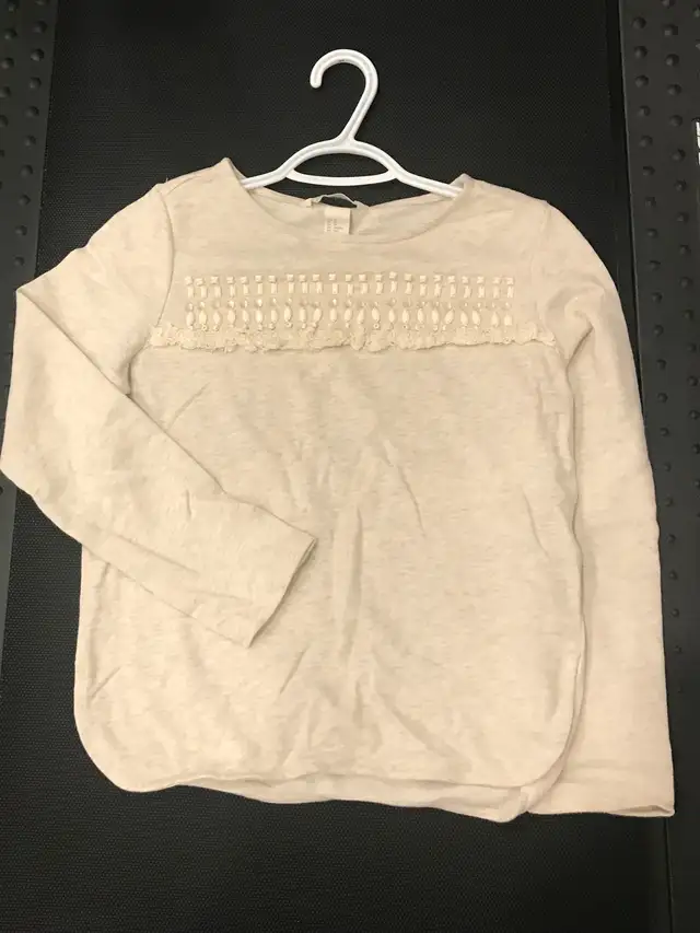 women/teen hoodies/sweater/tops in Women's - Tops & Outerwear in Ottawa - Image 8