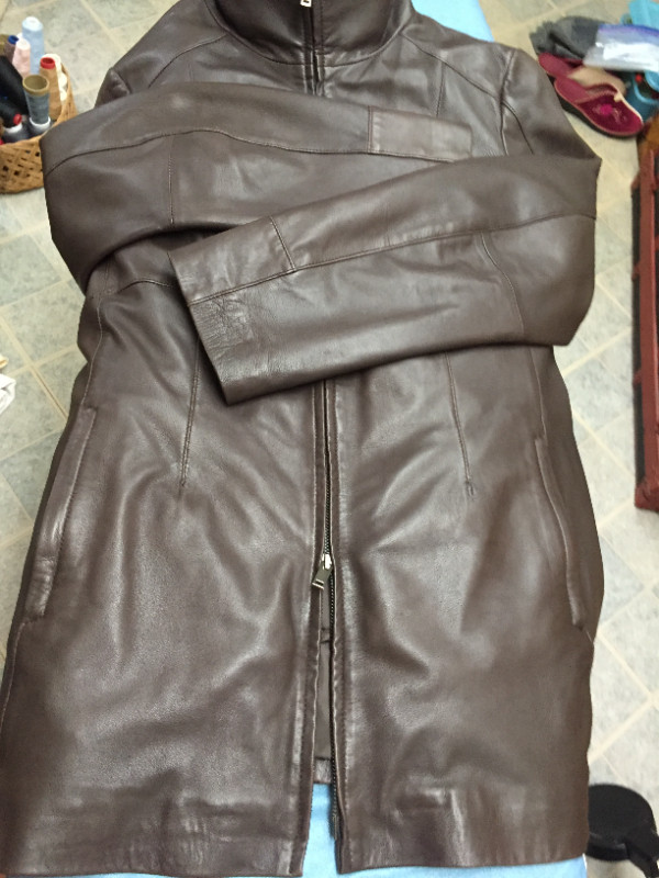 Manteau Cuir mi-saison**2XL**Mid-season Leather Coat dans Femmes - Hauts et vêtements d'extérieur  à Laval/Rive Nord - Image 4