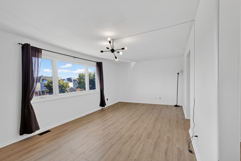3 bedroom apartment in Copeland Park! 2 Parking 3