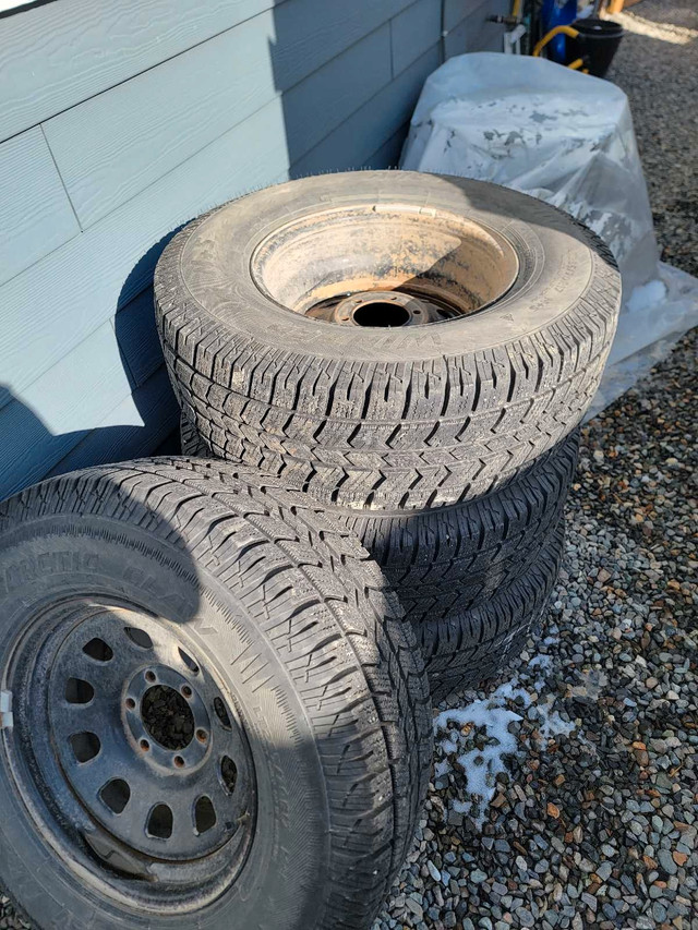 285/70 r17 tires and rims 6 bolt  in Tires & Rims in Kamloops
