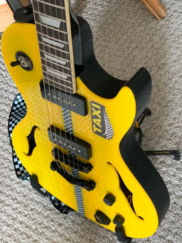 Semi -hollow Parlour sized Electric Guitar in Guitars in Calgary - Image 5