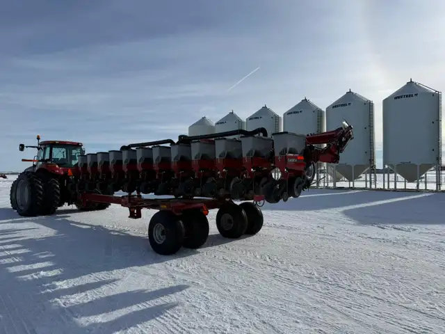 Case IH Early Riser 1240 12-Row Planter in Farming Equipment in Saskatoon - Image 4
