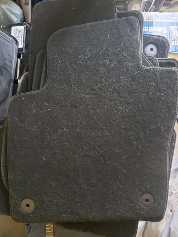 2010 VW Passat CC Floor Mats Like New  in Other Parts & Accessories in City of Halifax