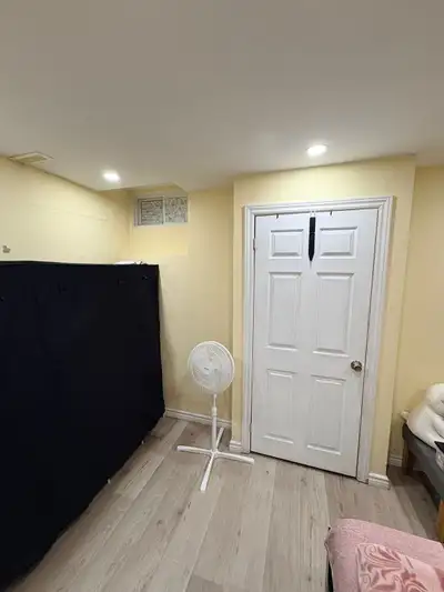 one bedroom newly renovated basement new floor, and pot lights. great location most things at 2-5 mi...