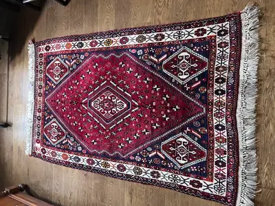 Beautiful ELTE 4' x 7' wool rug, like new, View more