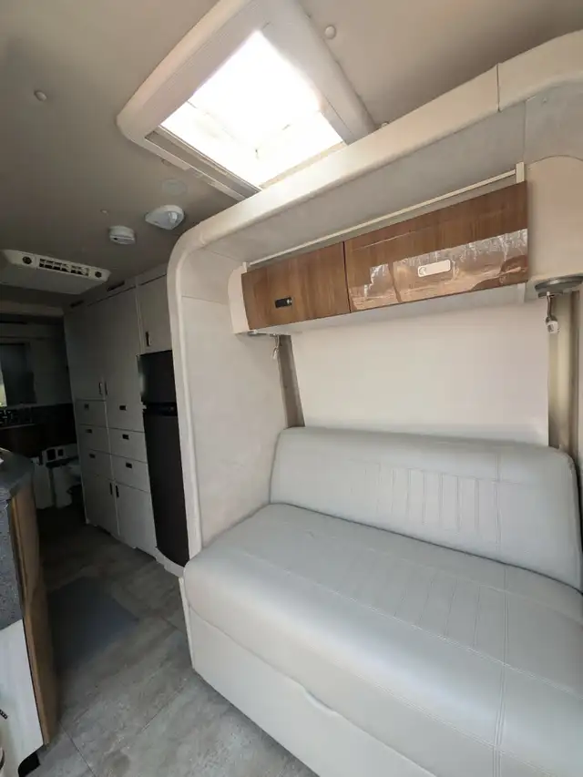 2014 MERCEDES SPRINTER WINNEBAGO CAMPER VAN in RVs & Motorhomes in Edmonton - Image 11