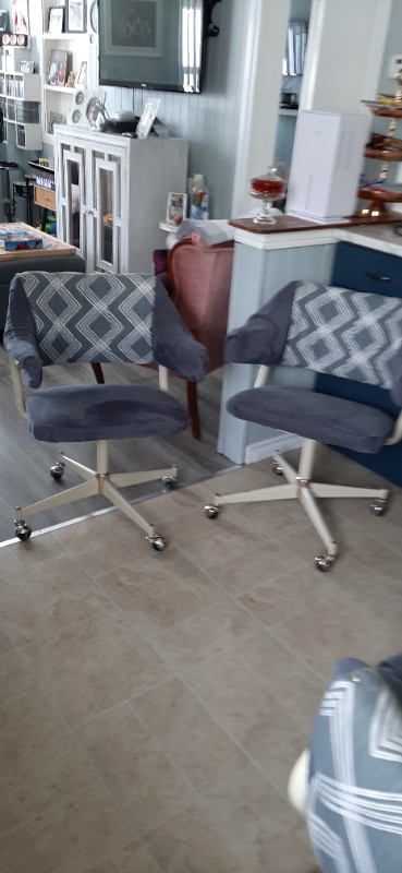 4 chairs for sale in Chairs & Recliners in Timmins