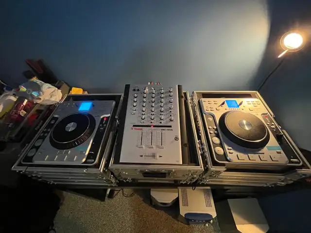 CDj’s Stanton With Vestax mixer with flight/road cases in Performance & DJ Equipment in City of Toronto - Image 3