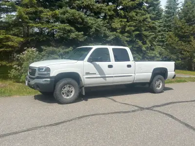 2003 GMC Sierra 2500HD Lb7 duramax REBUILT runs great 360,000km 4x4 0 blow by 2nd owner Recent work...