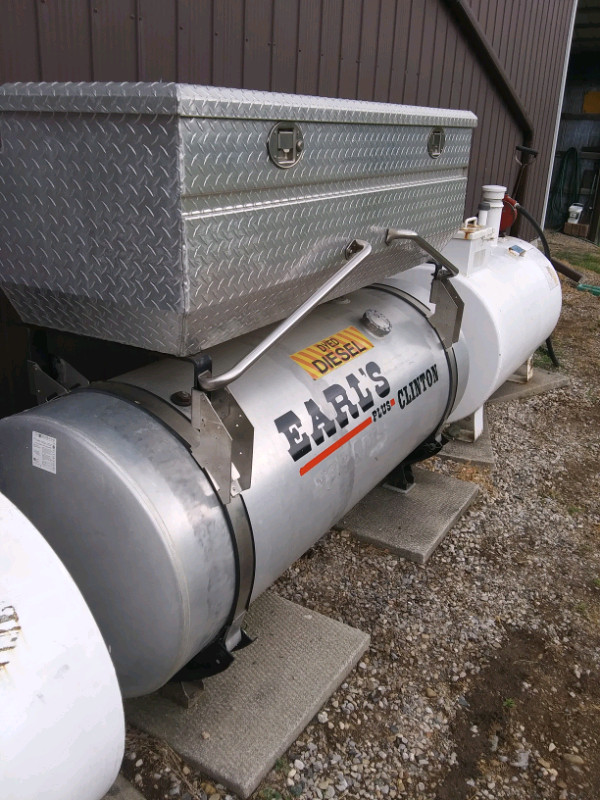 150 gal fuel tank and pump with toolbox calls only 519 891 1199 Heavy