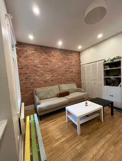 Une chambre se libère dans notre coloc super bien située sur le Plateau! Chambre à louer – Plateau (...