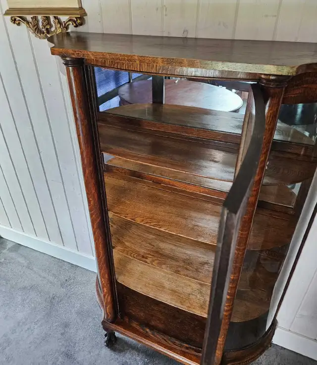 Tiger Oak Curved Display Cabinet  in Hutches & Display Cabinets in Winnipeg - Image 10