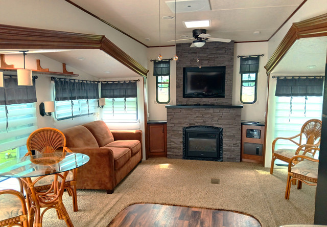 OWN YOUR CAMPSITE - 40' Cottage Model Camper - NO LOT RENT in Travel Trailers & Campers in Cornwall - Image 4