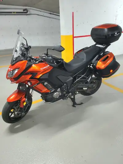 English see below Très bonne condition - 1000 cc 4 cylindres, style sport touring, équipée pour l'av...