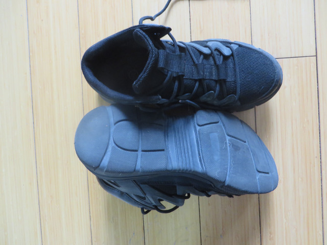 Black Hiking Shoes in Women's - Shoes in Lethbridge - Image 3