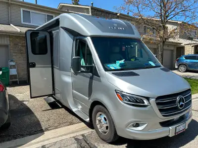 One Owner – Excellent Condition Selling our meticulously maintained 2023 Unity FX, one of the most s...