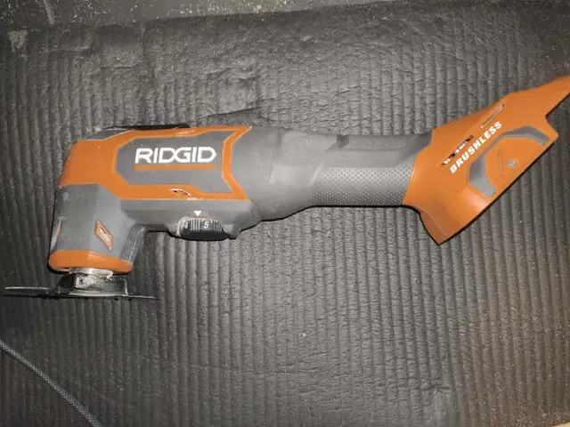 Ridgid Oscillating Tool  with 2ah battery in Power Tools in Hamilton - Image 2