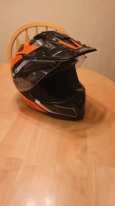 SHOEI full face 175...Cordura rain pants size 38 $75...bubble shield 20...fingerless gloves 15,..bea...