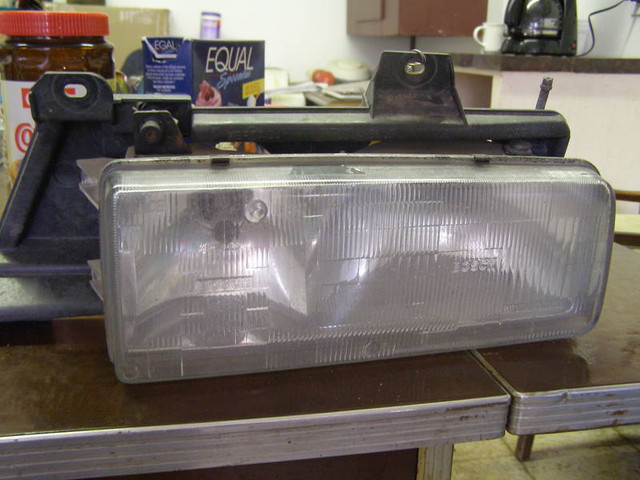 Head light Assemblies for 87 Pontiac 6000 in Auto Body Parts in Bedford - Image 2