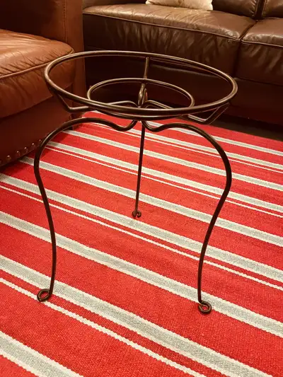 Gorgeous plant stand - Wrought iron (Brand new) , View more