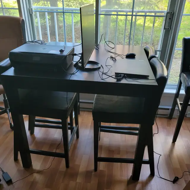 High Table Set with 2 Bar Stools