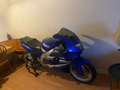 Comes with mirrors just took them off. Nice quick bike with a few mods on it. Tail tidy New led ligh...