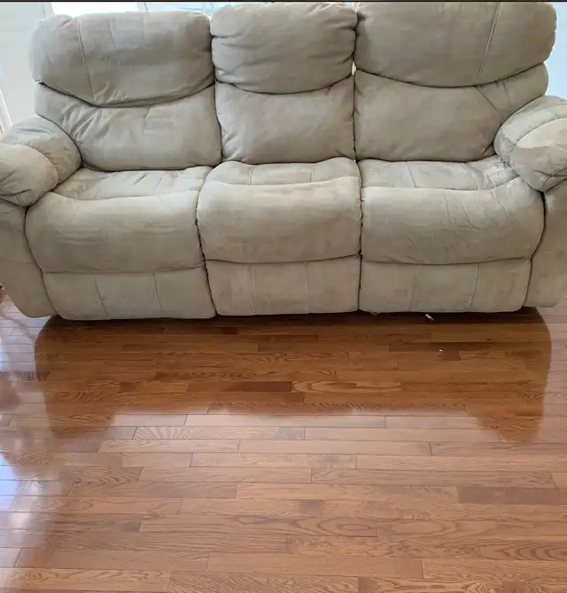 Recycling Sofa & 2 Recycling Chairs in Couches & Futons in Oshawa / Durham Region - Image 2