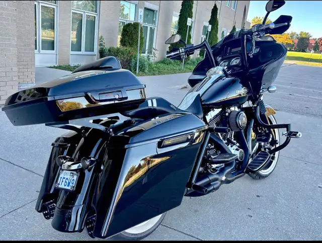 2016 HARLEY DAVIDSON ROAD GLIDE CUSTOM in Street, Cruisers & Choppers in City of Toronto - Image 9