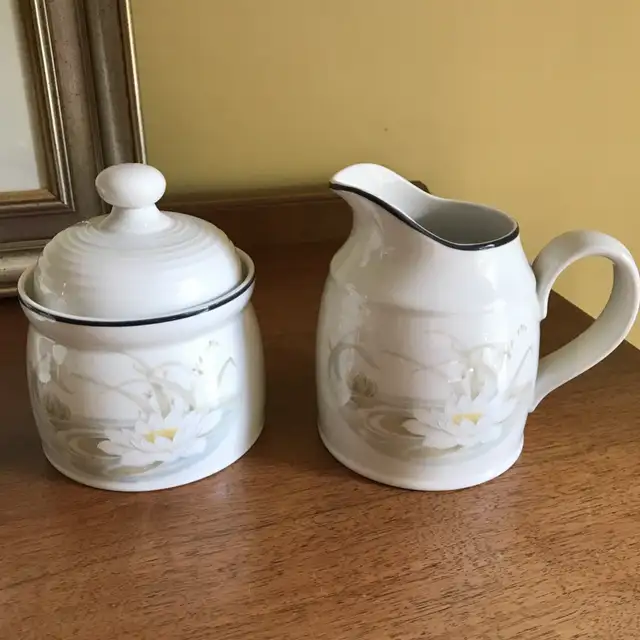 $Ad Royal Doulton Hampstead Water Lily Gravy Cream & Sugar Bowl in Kitchen & Dining Wares in Ottawa - Image 8
