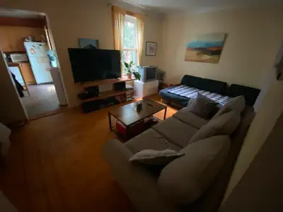 Student housing: 1room for rent in 3 bedroom house Hamilton