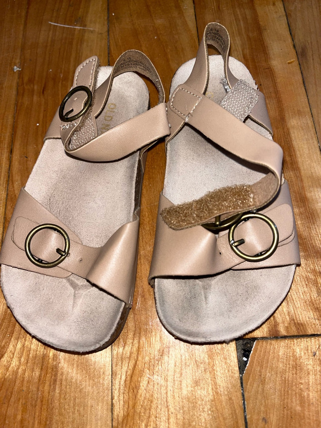 Kids toddlers sandals/chaussures filles  dans Vêtements - 18 à 24 mois  à Ville de Montréal